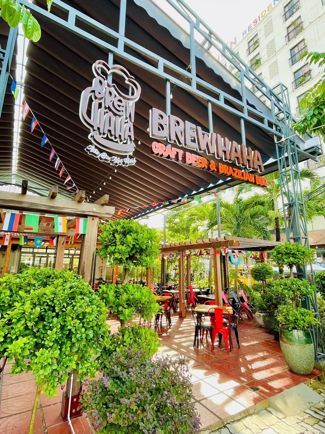 Biển hiệu & không gian ngoài trời BrewHaha